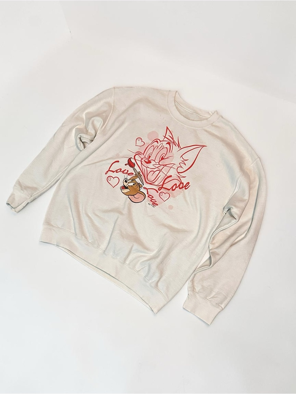 Cream Crewneck Sweatshirt with Pink Tom & Jerry Graphic